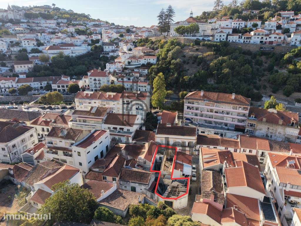 Prédio para remodelação no centro de Alenquer - Grande imagem: 3/17