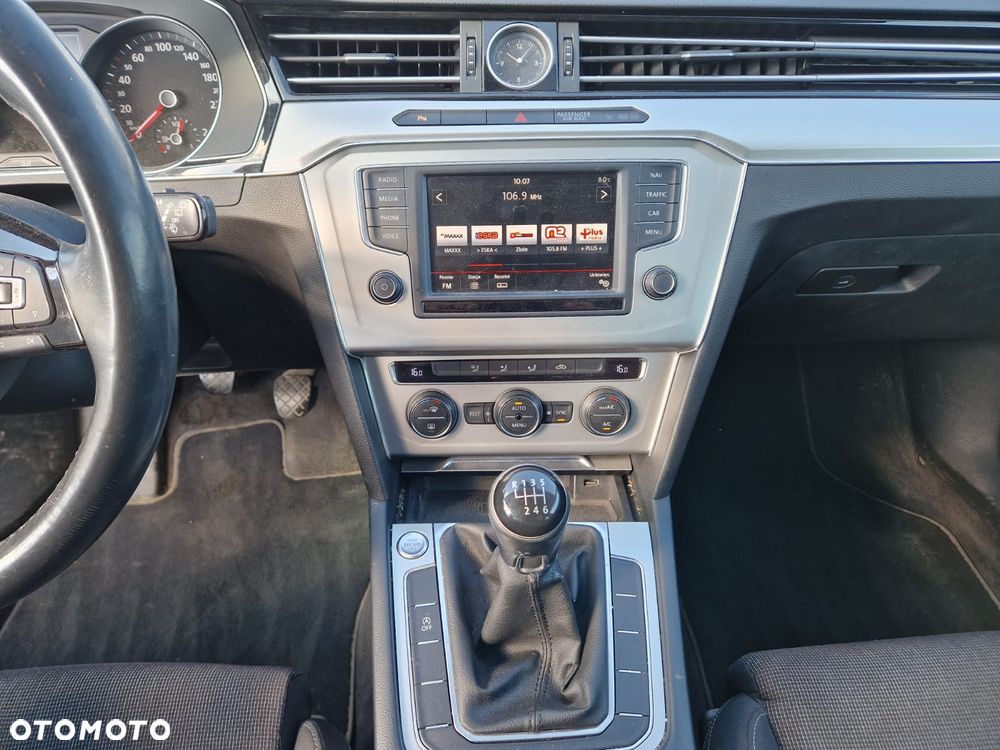 Volkswagen Passat 1.6 TDI (BlueMotion Technology) Comfortline - 15