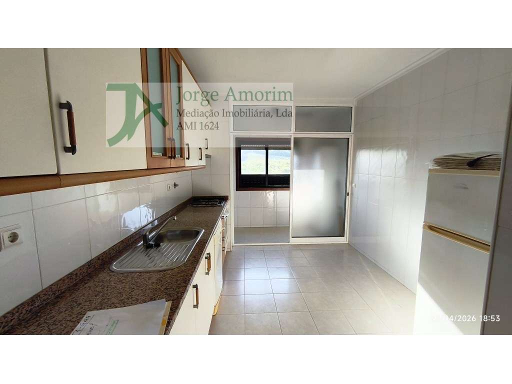 Habitação tipo 'T1'. Lugar de garagem. transportes à porta. Metro a... - Grande imagem: 2/10