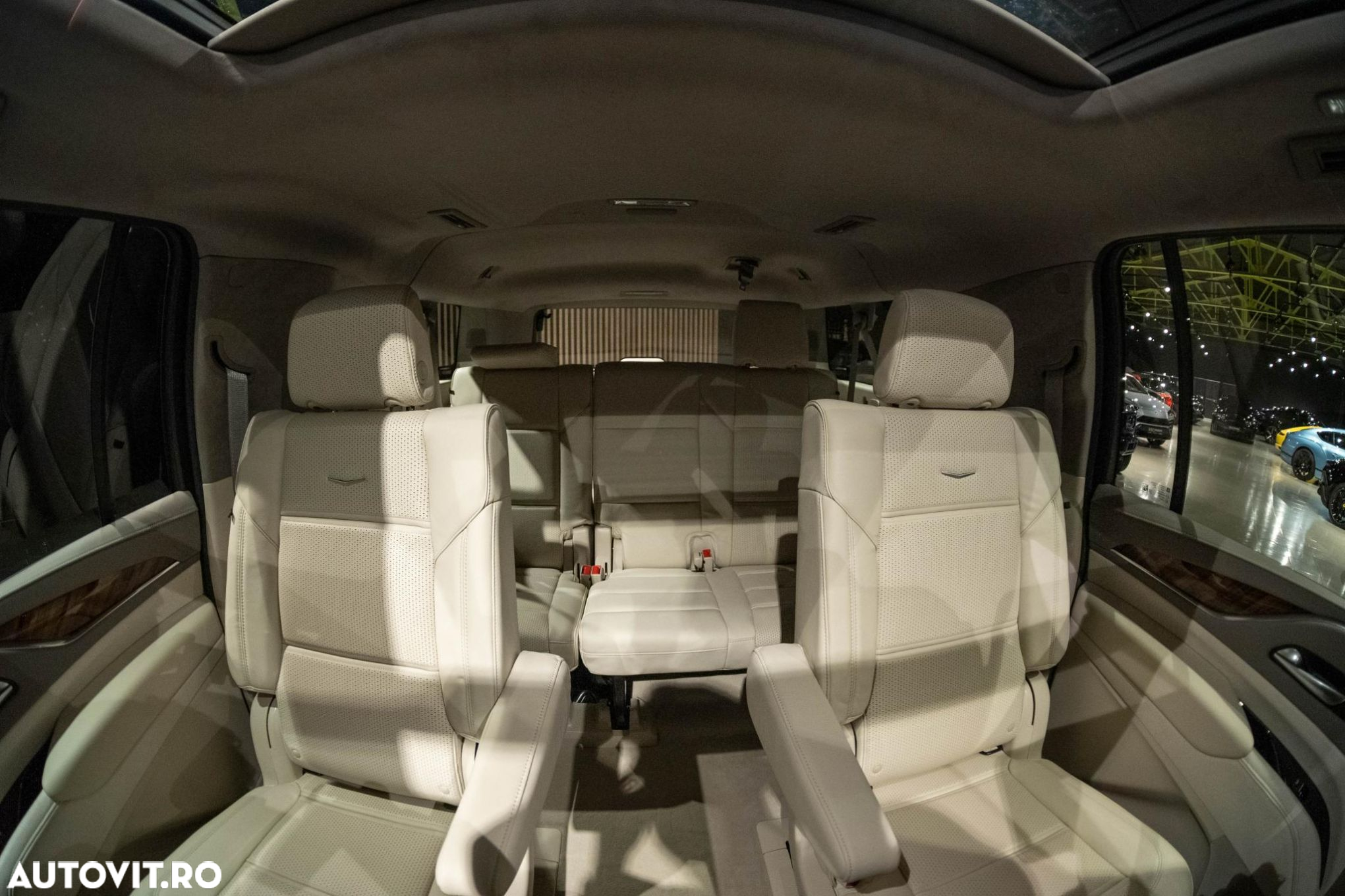 Cadillac Escalade - 4