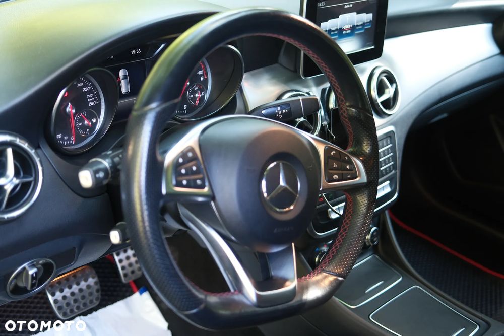 Mercedes-Benz CLA 200 d 4-Matic - 17