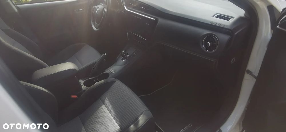 Toyota Auris - 10