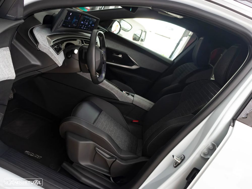 Peugeot 5008 1.2 Hybrid Allure e-DCS6 - 18