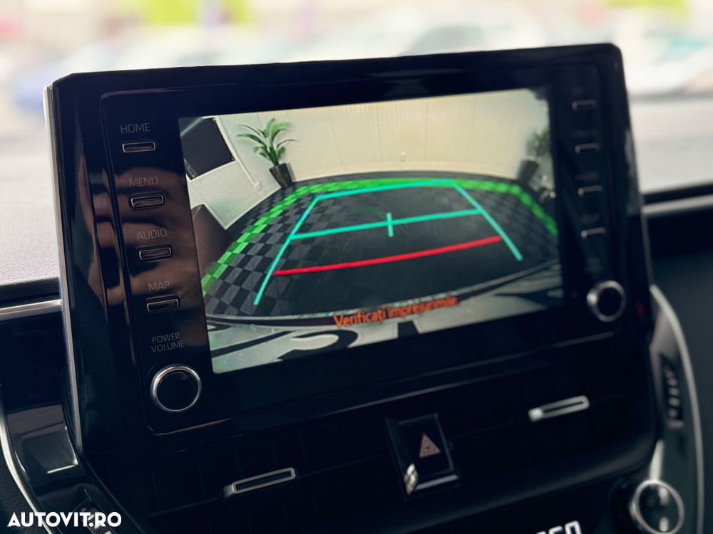 Toyota Corolla Sedan 1.8 HSD Business - 9