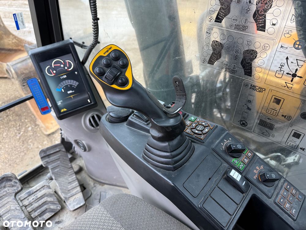 Volvo EC 250 EL - 28