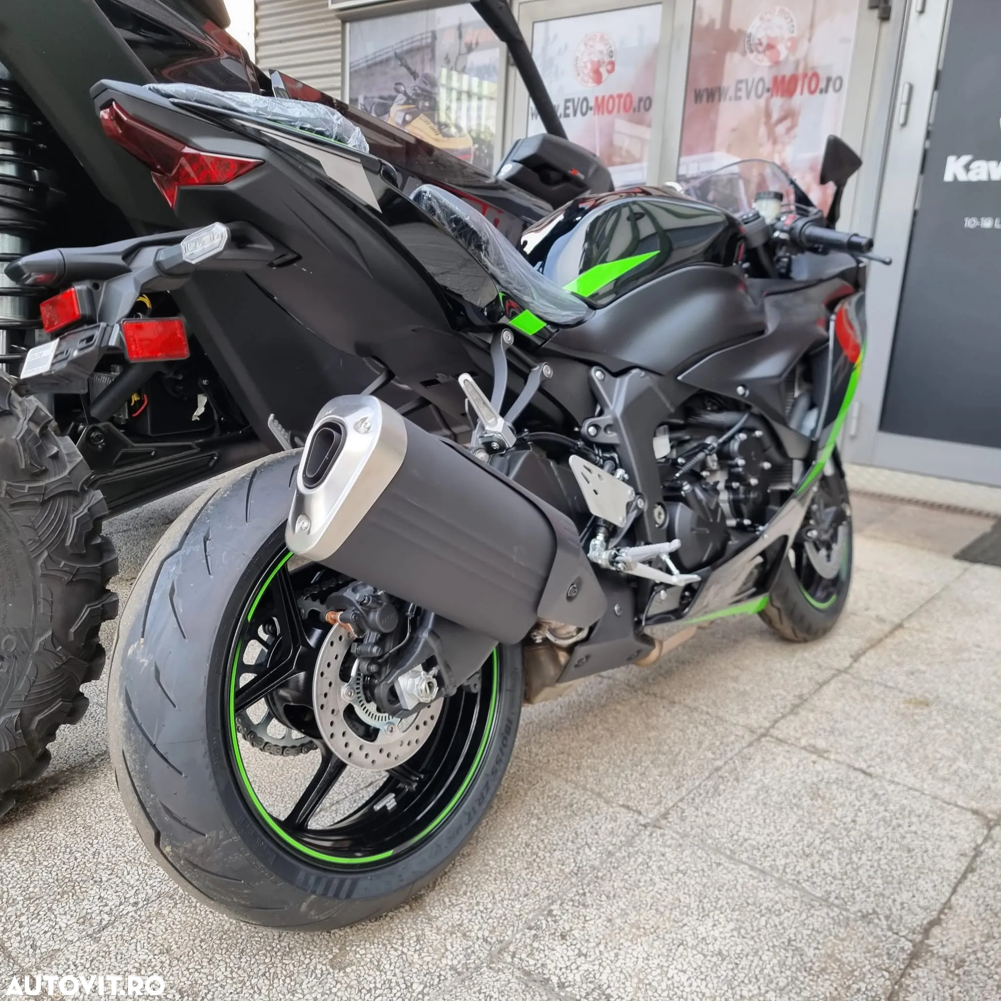 Kawasaki ZX-6R Ninja KRT Edition - 7