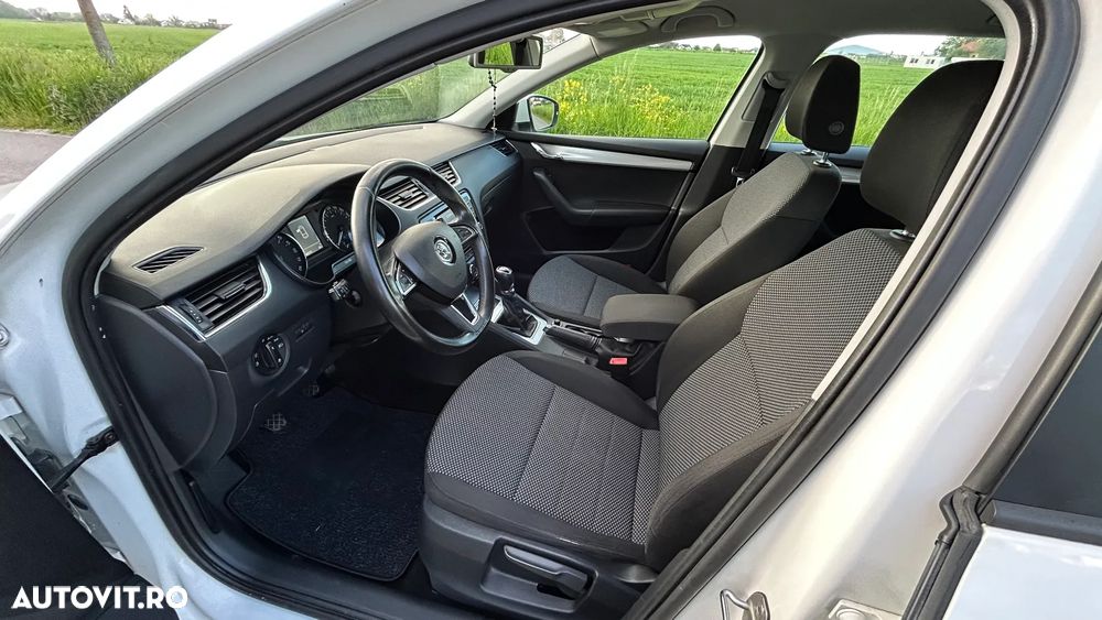 Skoda Octavia 1.6 TDI AMBITION - 12