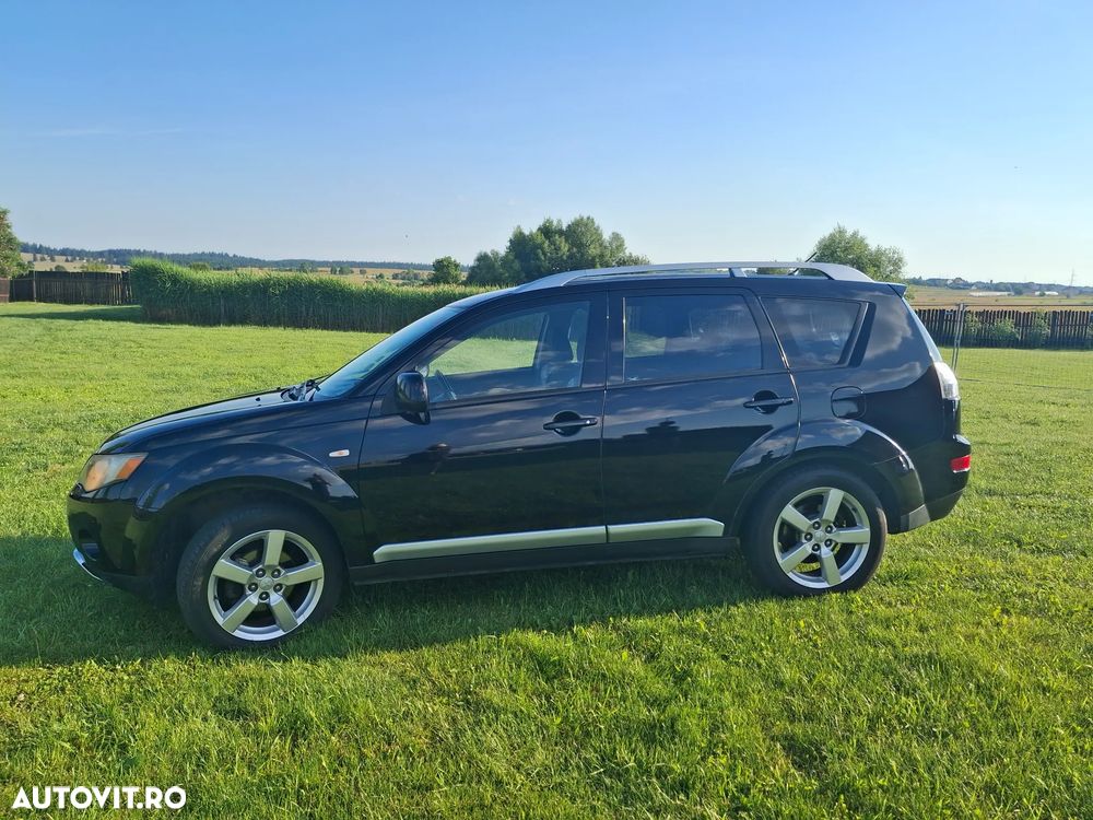 Mitsubishi Outlander - 1