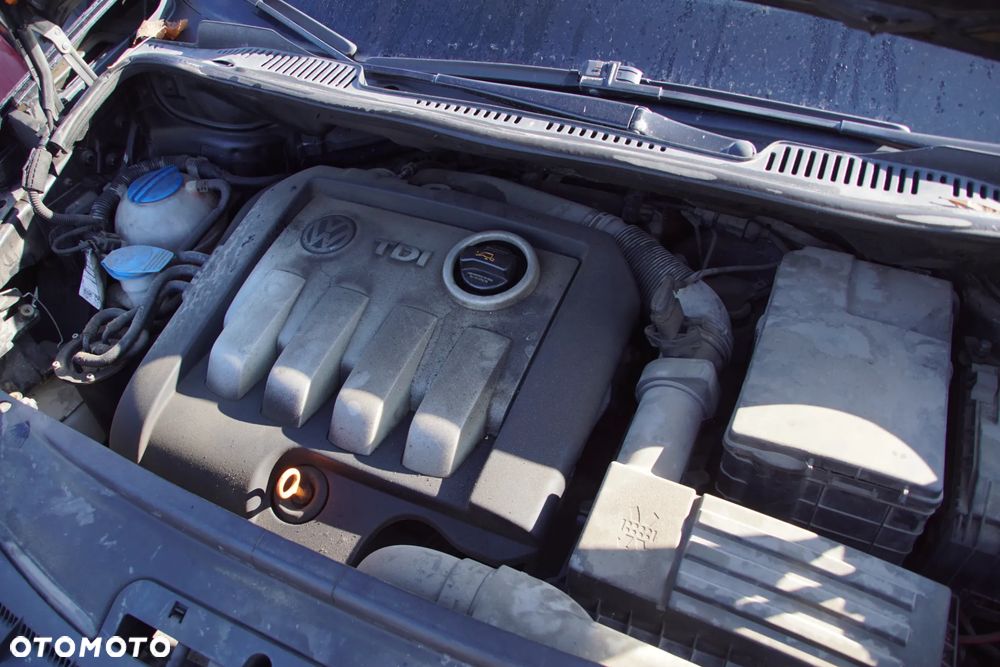 Auto na części - Volkswagen Touran I 1.9 TDI 105 KM BKC GQN LC9Z 2005R Silnik Skrzynia Drzwi Maska Błotnik Klapa Zderzak Lampa Lusterko Klamka Szyba Deska Kokpit Sterownik Moduł Czujnik Licznik Panel Kierownica - 19