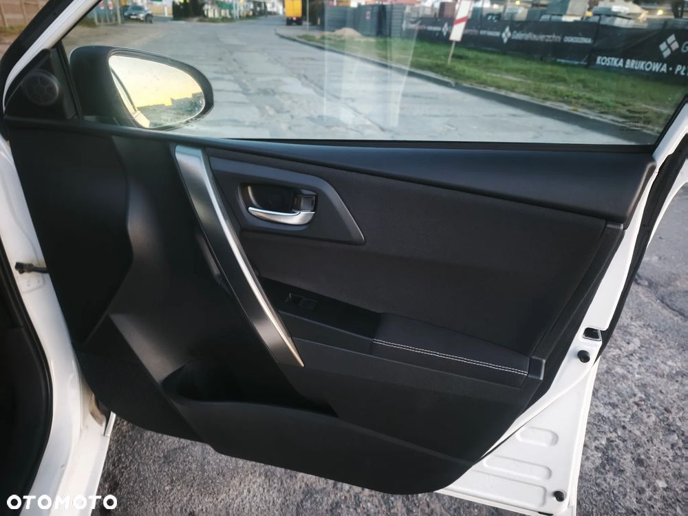 Toyota Avensis - 14