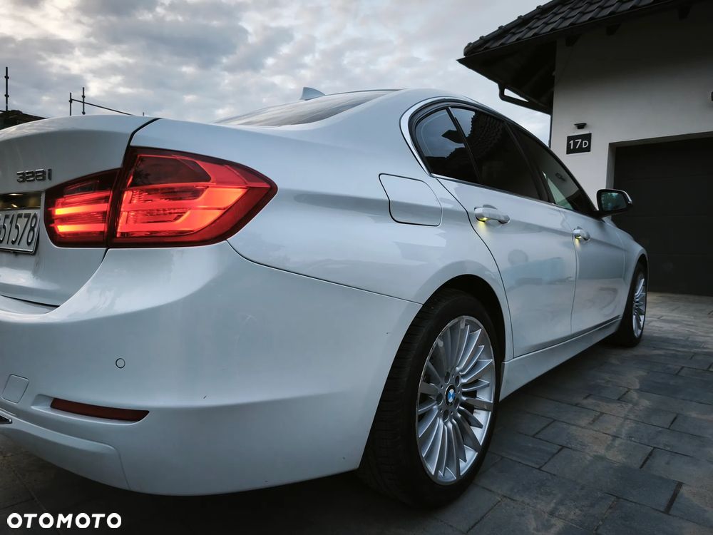 BMW Seria 3 328i Luxury Line - 11