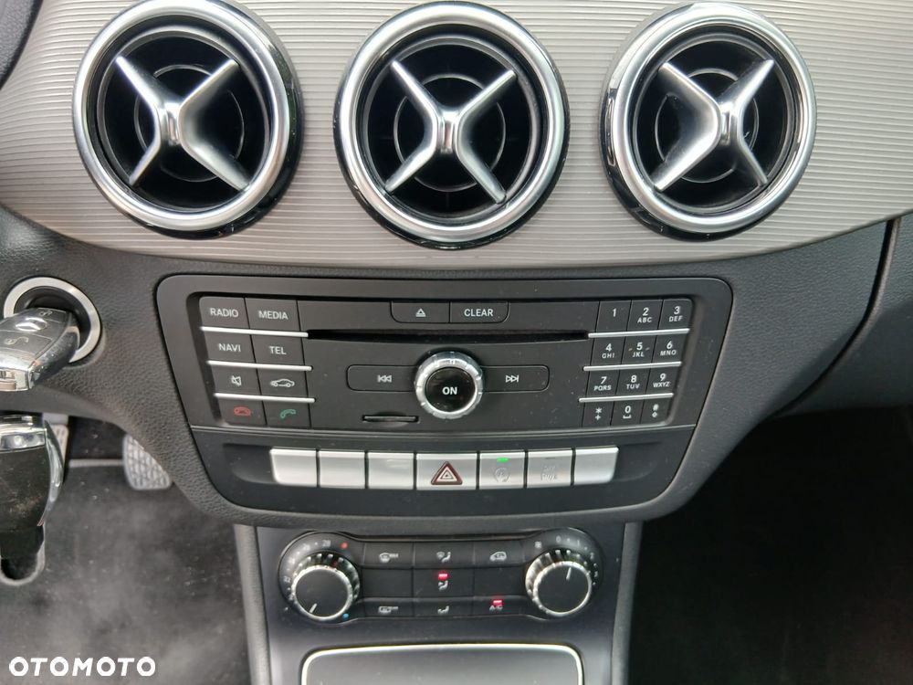 Mercedes-Benz Klasa B 180 d Edition - 23