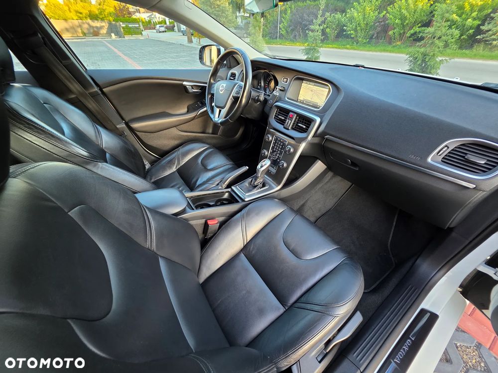Volvo V40 D3 Summum - 14