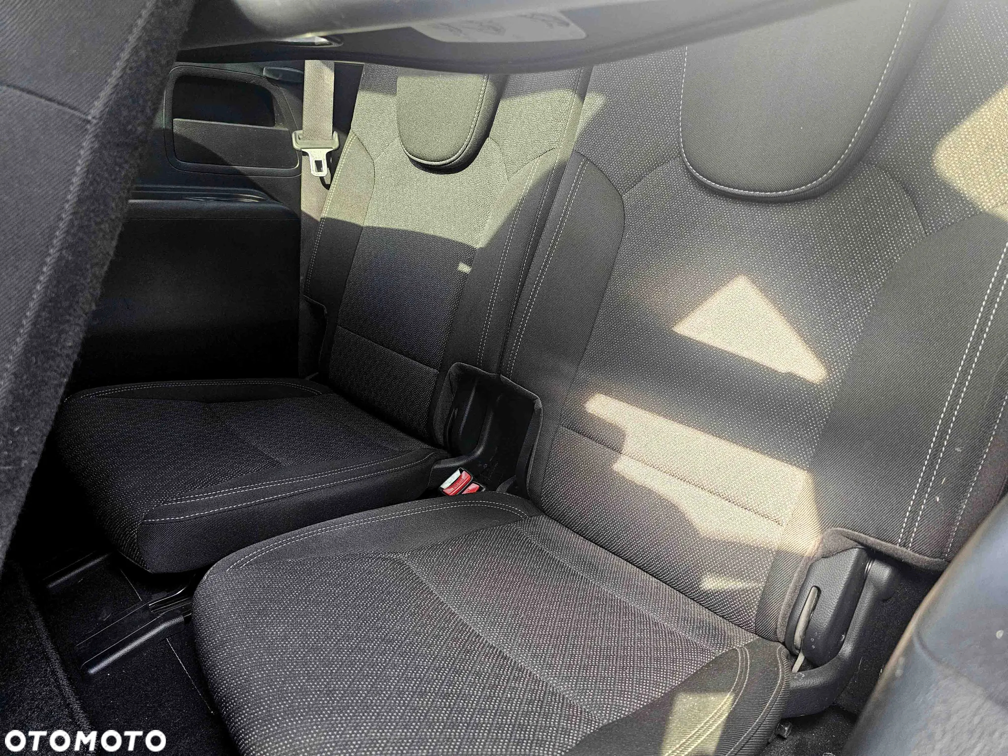 Kia Carens 1.7 CRDi M 7os - 16