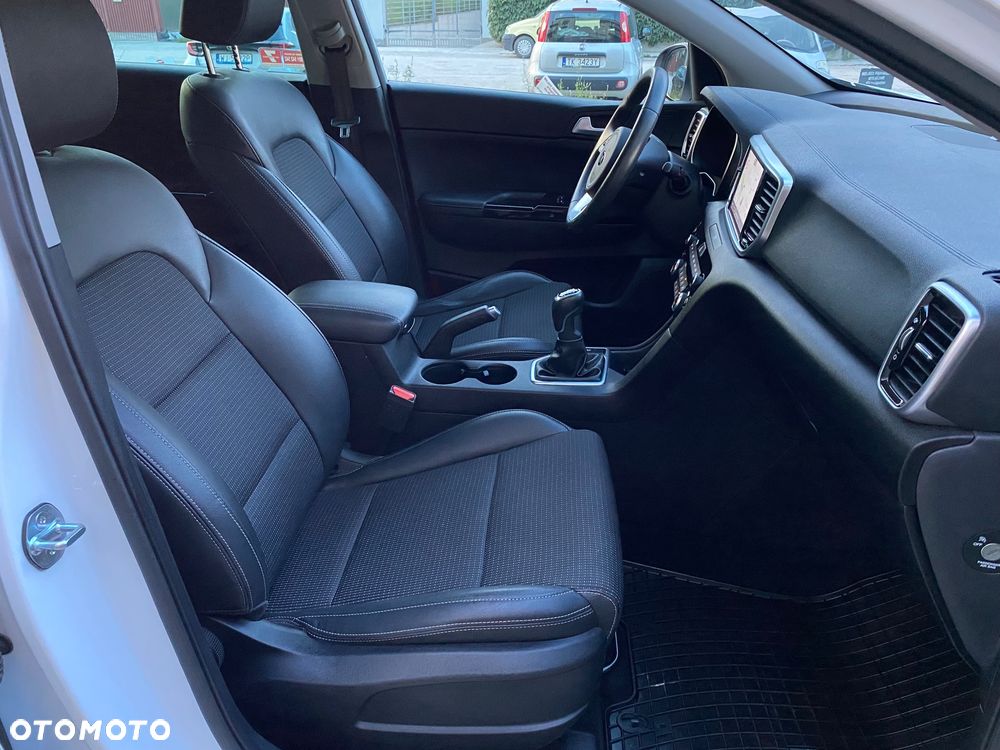 Kia Sportage 1.6 GDI Black Edition 2WD - 31