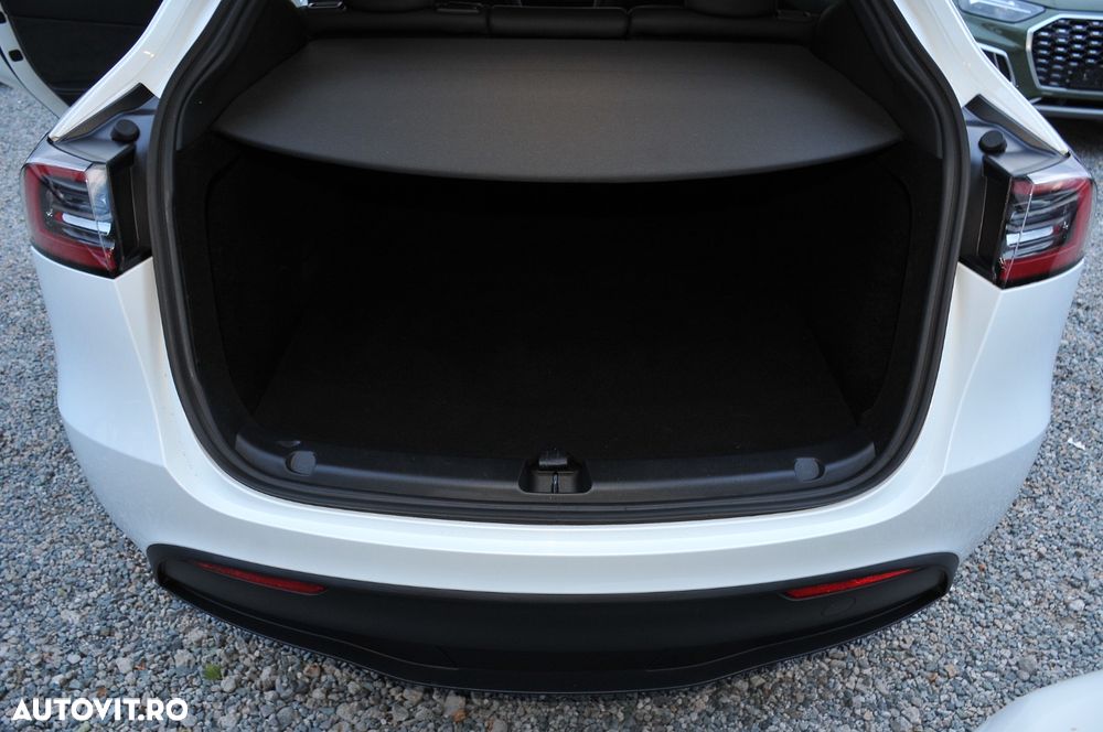 Tesla Model Y Long Range Dual Motor AWD - 27