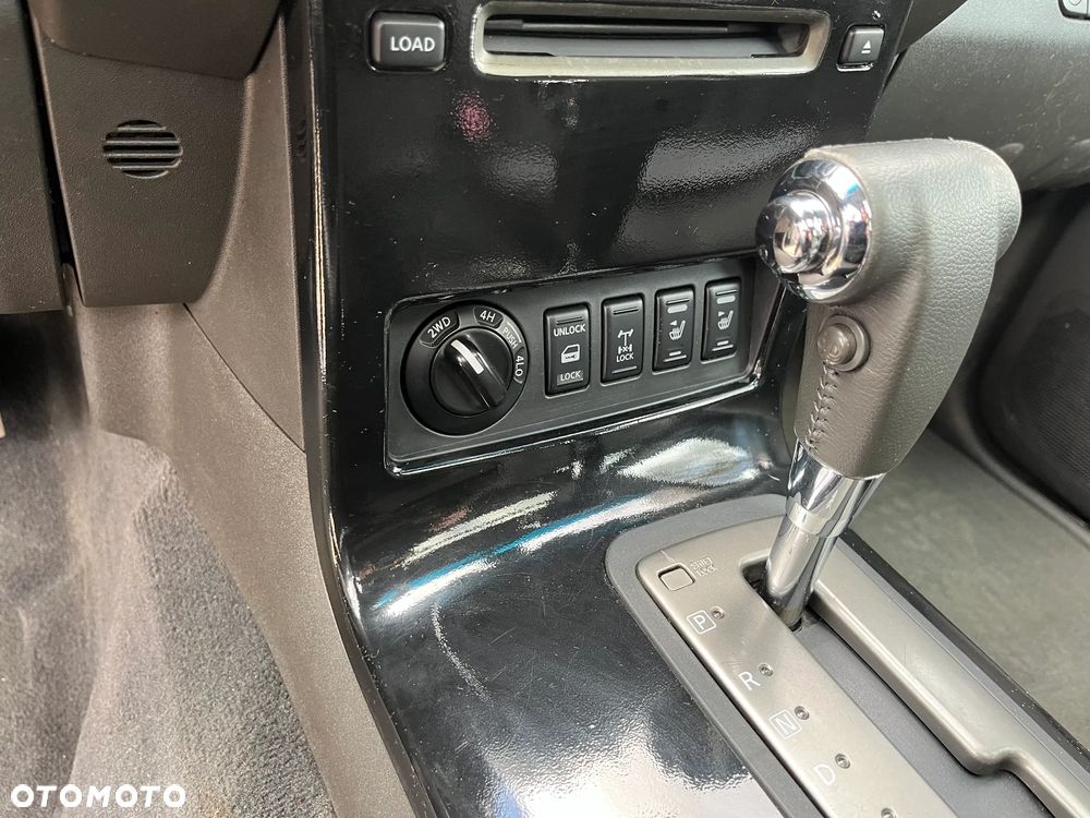 Nissan Navara 2.5 D Platinum - 12