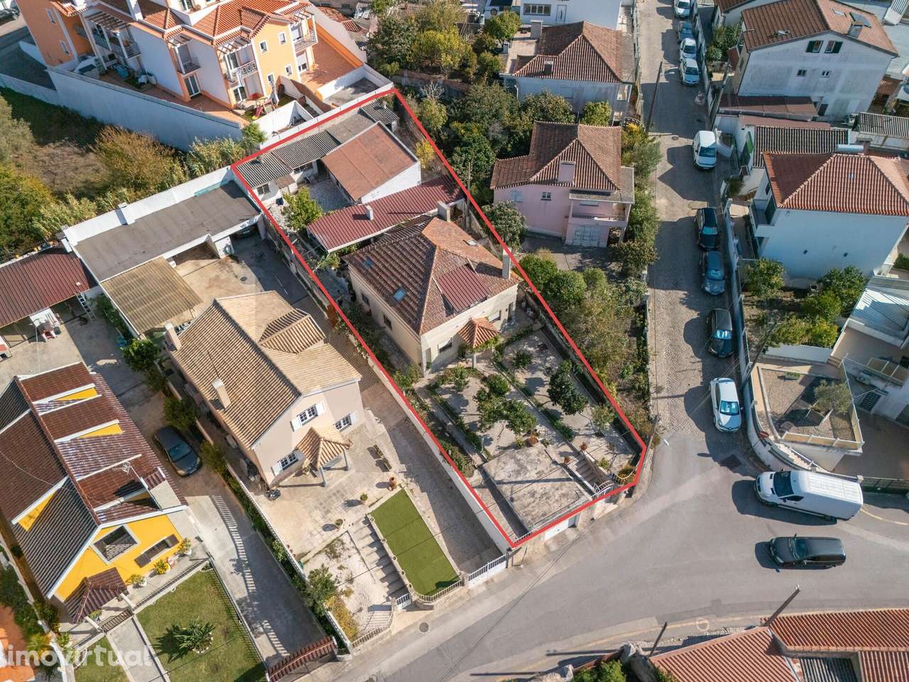 Moradia Térrea com Sótão, Garagem e Amplo Espaço Exterior – Venda do P - Grande imagem: 3/38