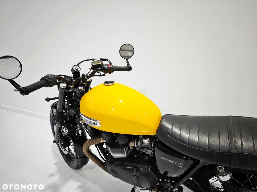 Triumph Bonneville - 15