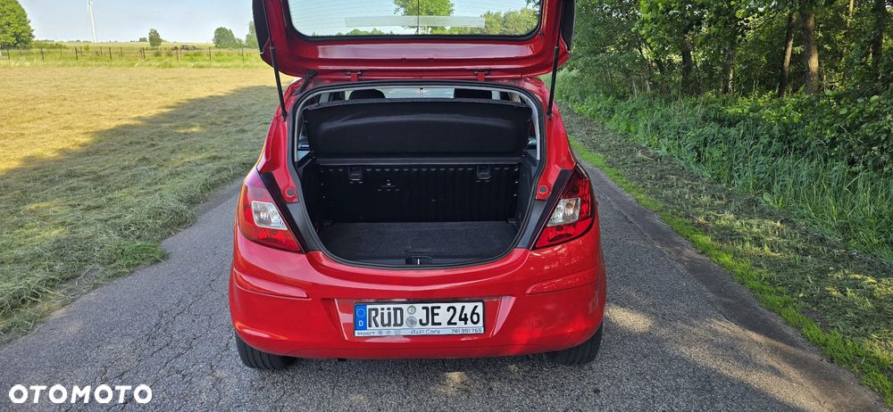 Opel Corsa 1.2 16V Essentia - 11