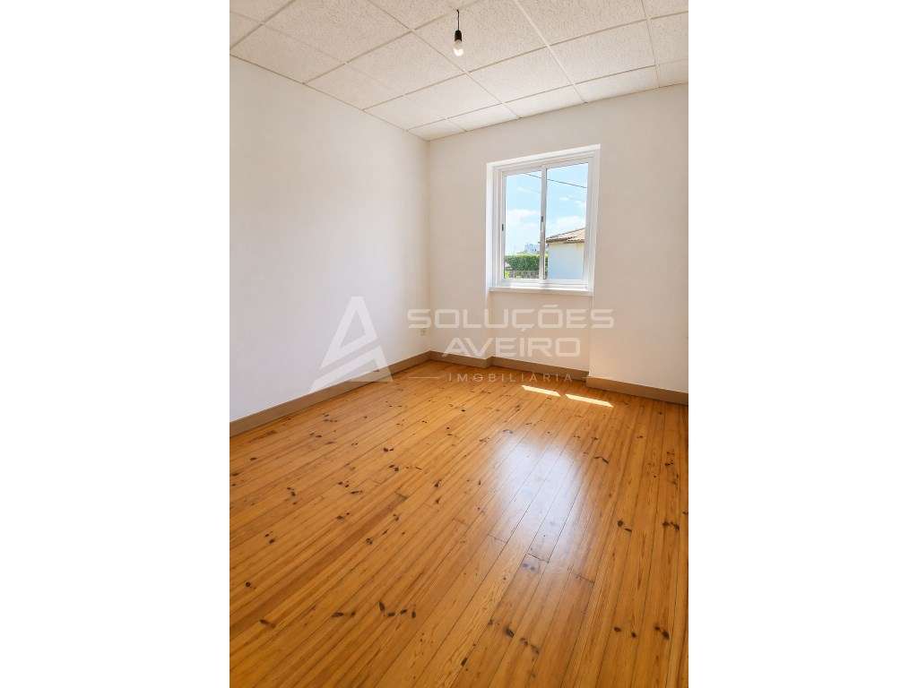 Apartamento T3 com Terraço e Garagem no Centro de Águeda - Grande imagem: 4/16