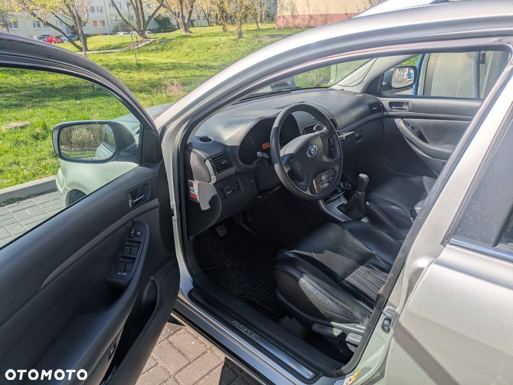 Toyota Avensis 1.8 VVT-i Luna - 12