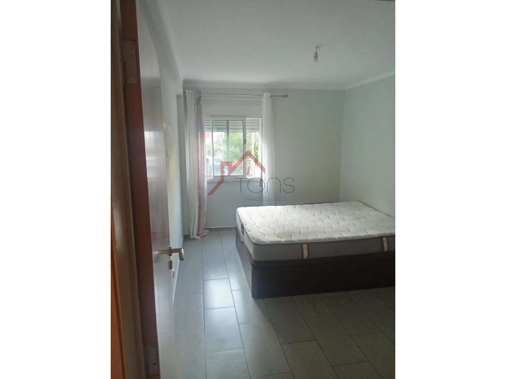 APARTAMENTO T3 + 2 CASAS DE BANHO + CAVE - Grande imagem: 4/21