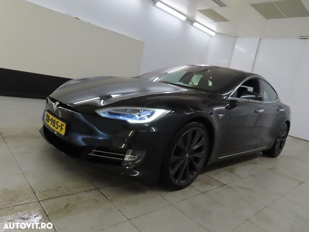Tesla Model S - 1