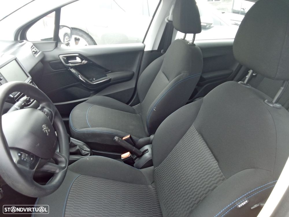 Peugeot 208 1.5 BlueHDi Active — fotografia 12