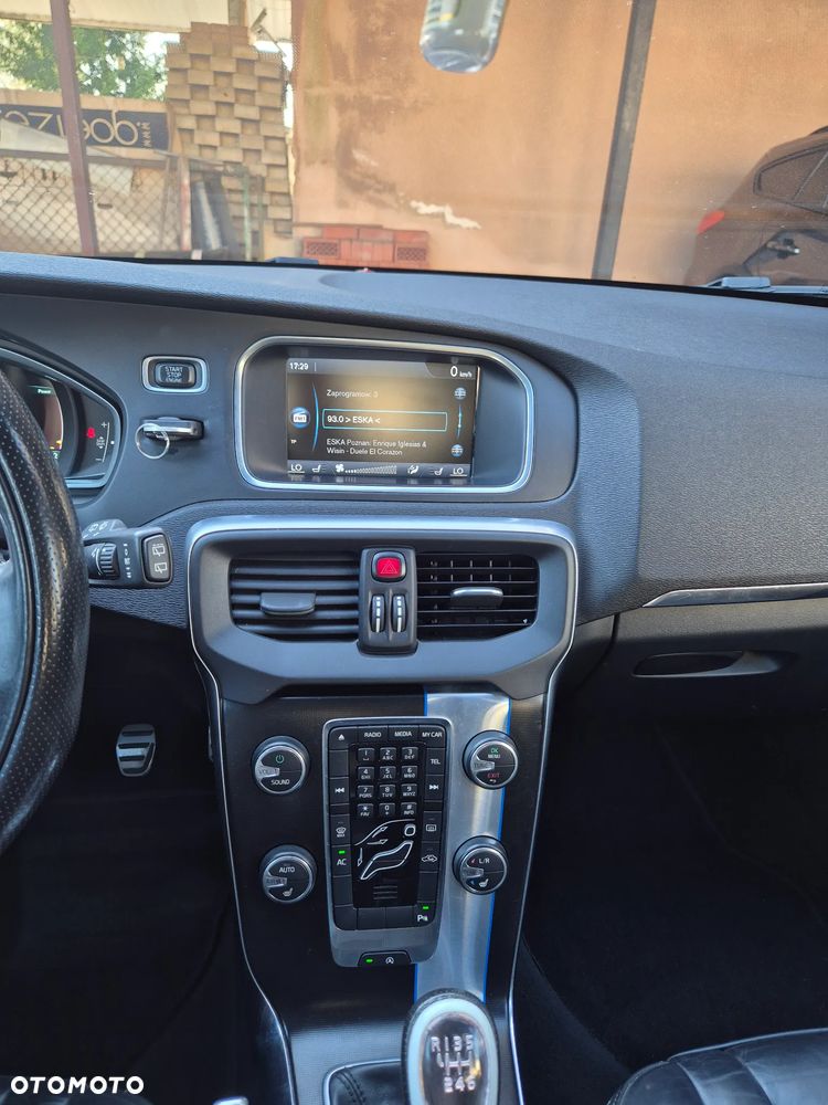 Volvo V40 D2 R Design - 11