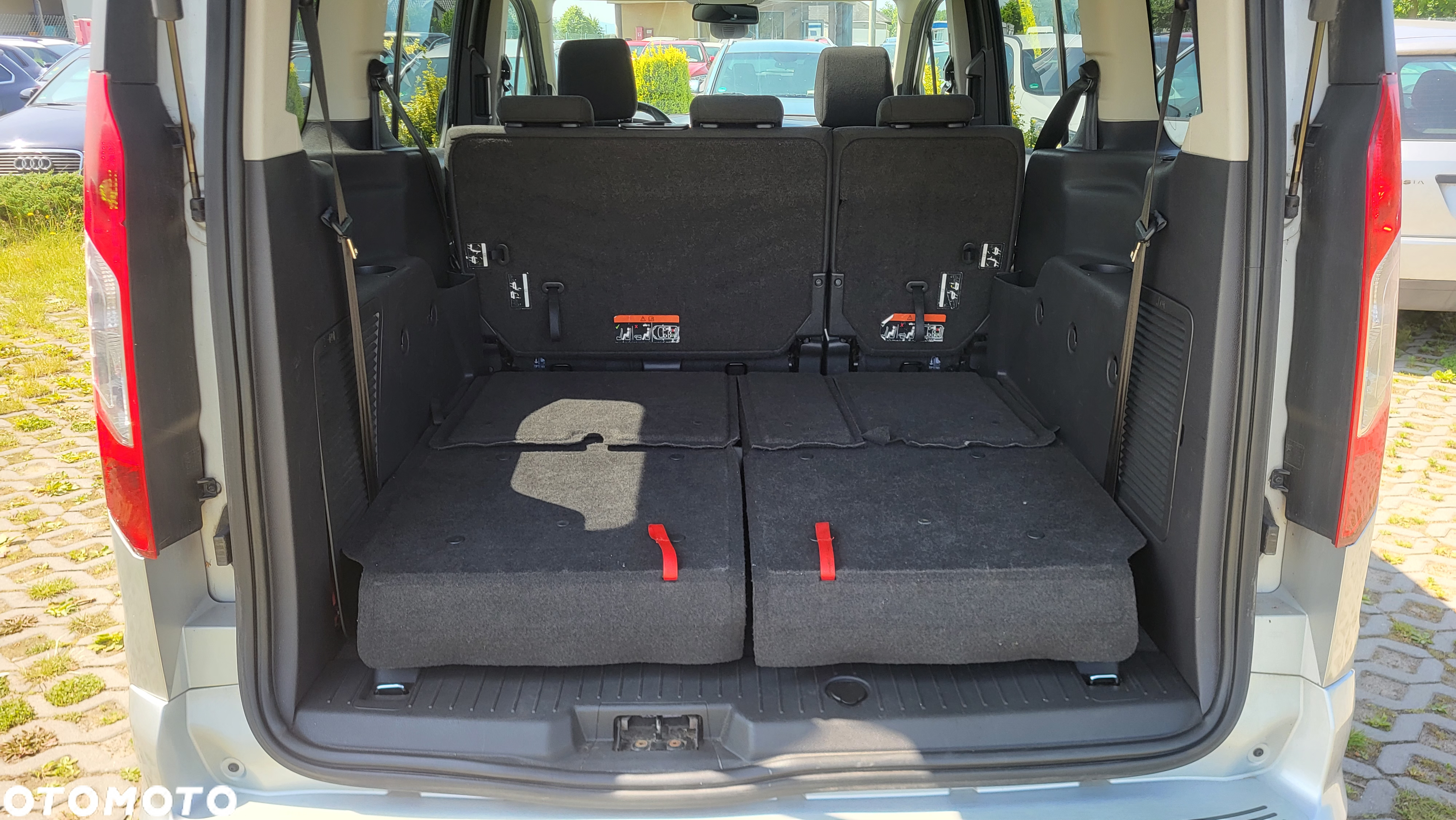 Ford Tourneo Connect Grand - 12