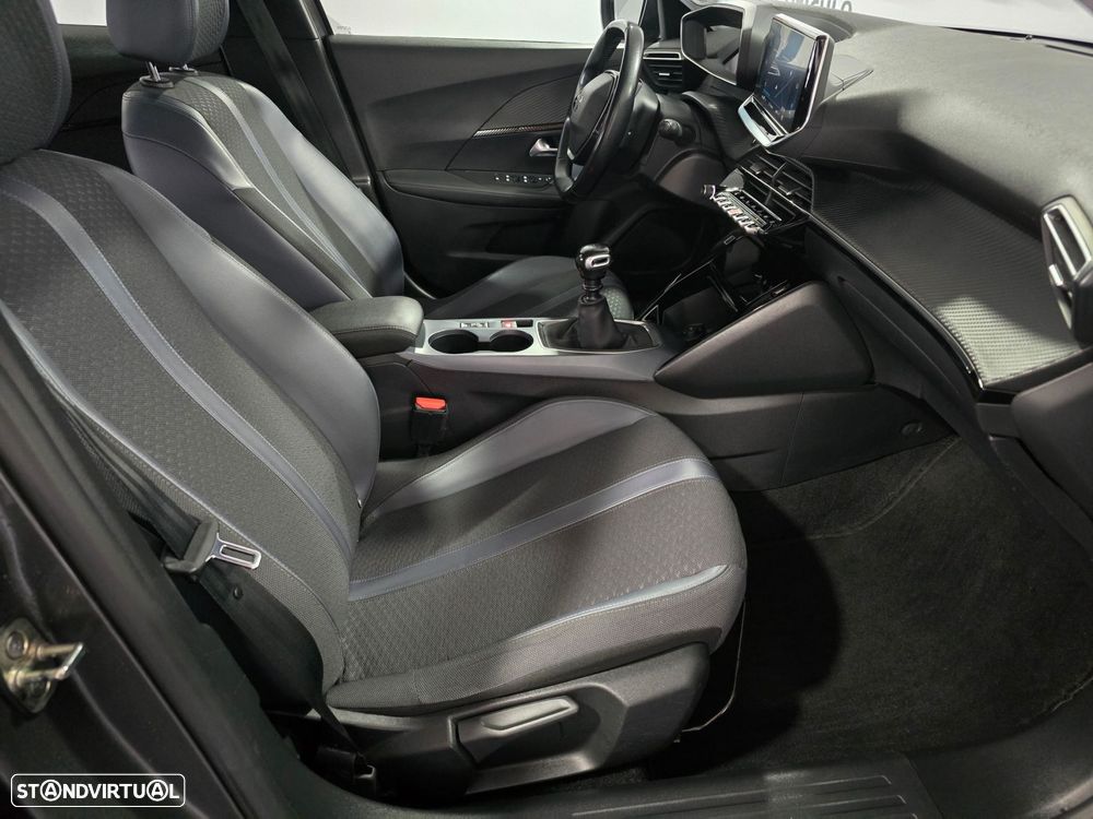 Peugeot 2008 1.2 PureTech Allure - 20