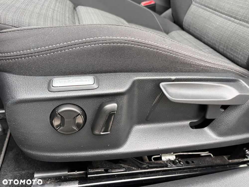 Volkswagen Passat 2.0 TSI Business DSG - 17