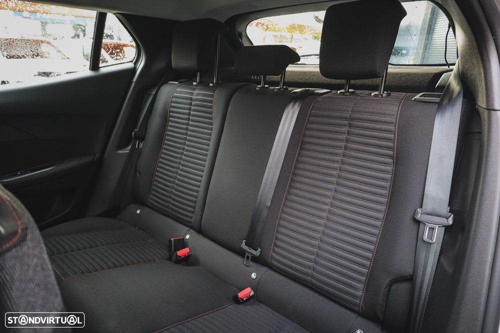 Peugeot e-2008 50 kWh Active Pack - 19