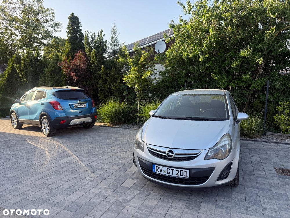 Opel Corsa 1.4 16V Cosmo - 2