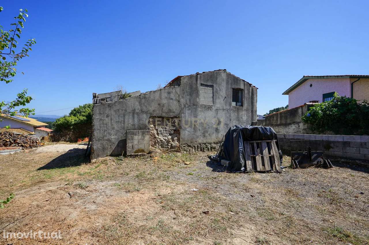 Casa para restaurar com terreno - Grande imagem: 2/22