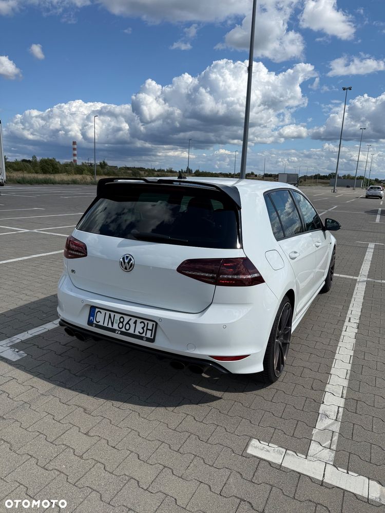 Volkswagen Golf - 1