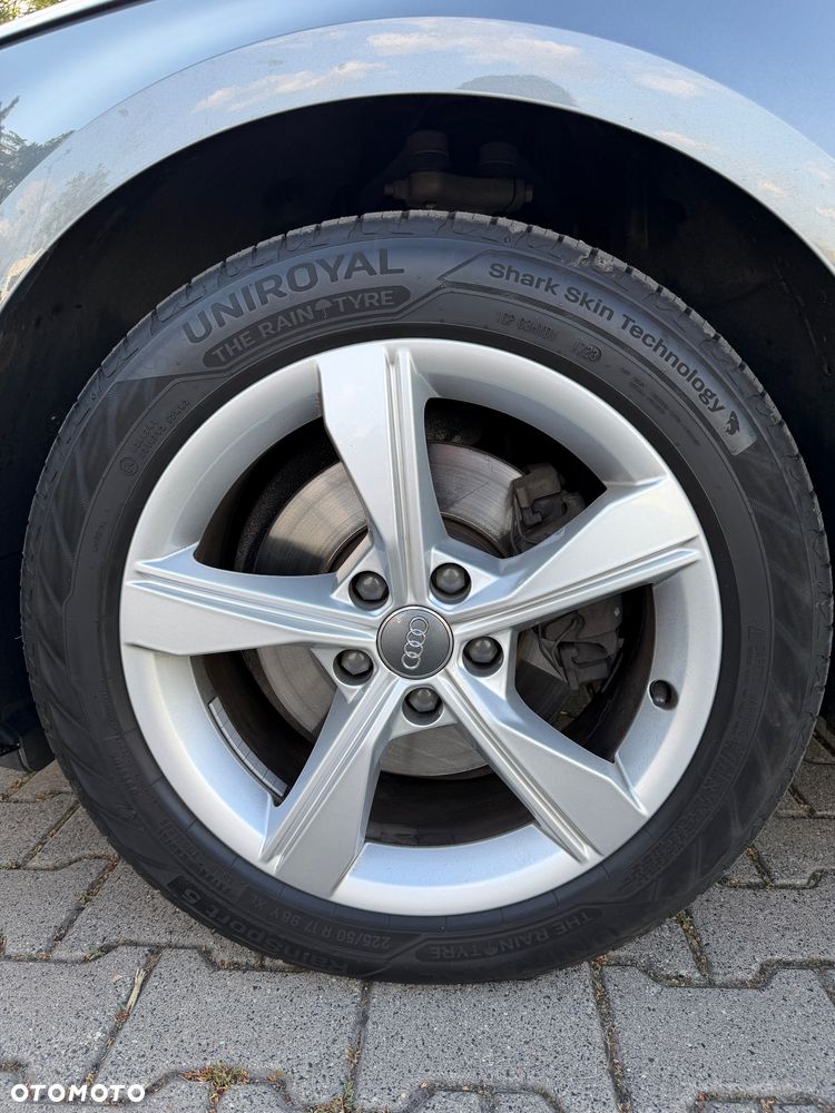 Audi A4 Avant 30 TDI S tronic design - 19