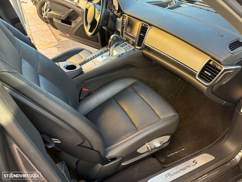Porsche Panamera - 12
