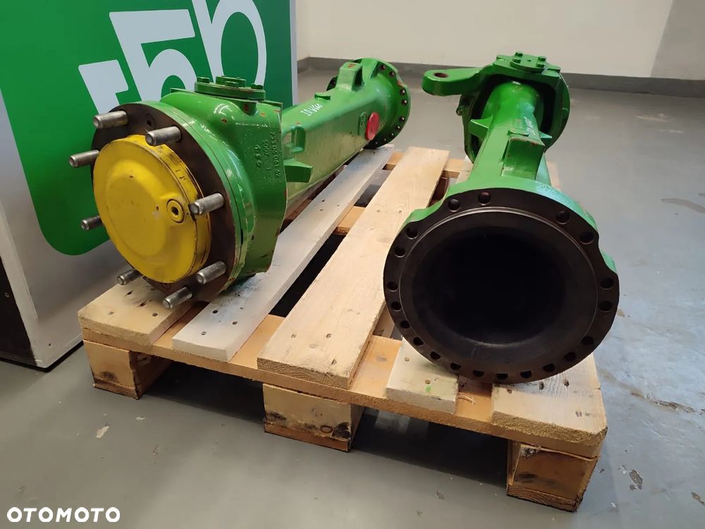 Zwolnica AXE41861 Zwrotnica Piasta 700/509 John Deere W660 - 9