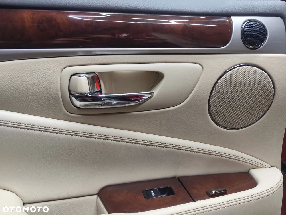 Lexus LS - 32