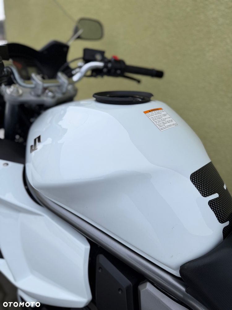 Suzuki GSX - 33