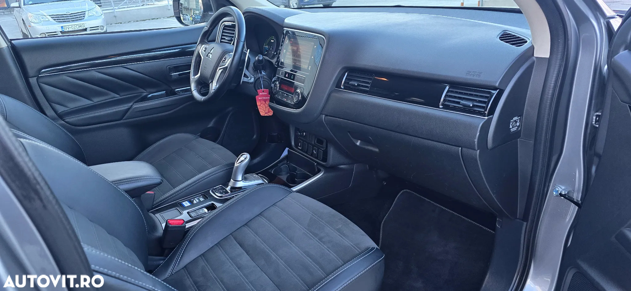 Mitsubishi Outlander 2.4 4WD Plug-In Hybrid - 7
