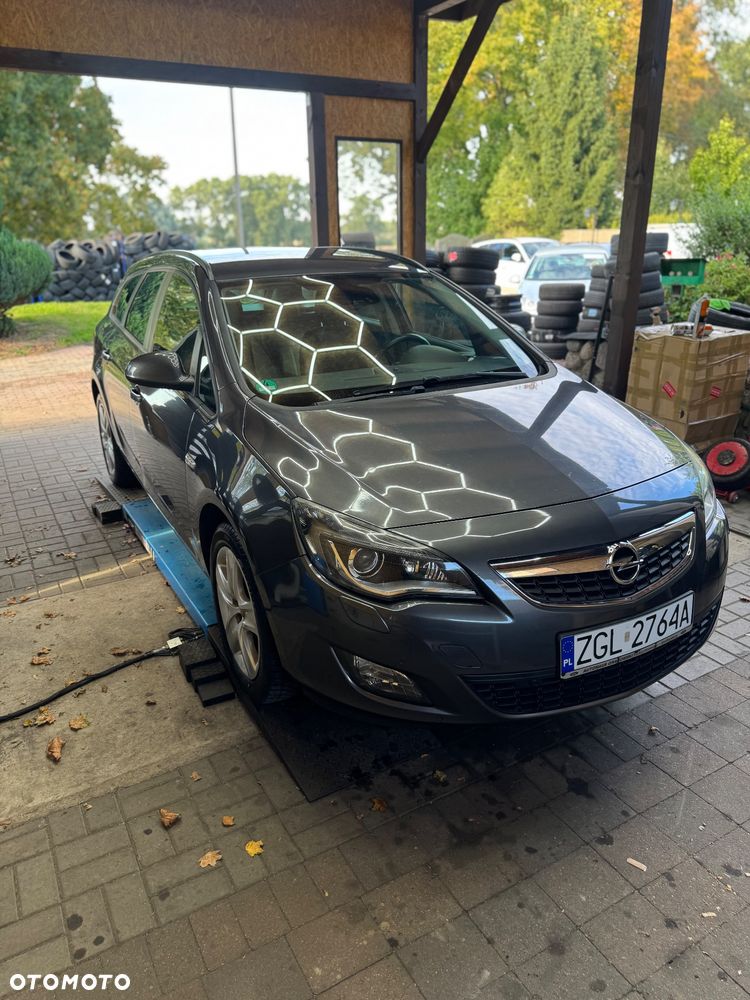 Opel Astra 2011 photo 3