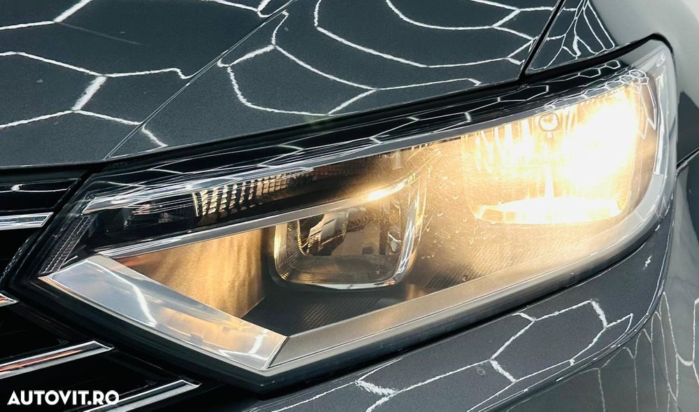 Volkswagen Passat 2.0 TDI Comfortline - 11