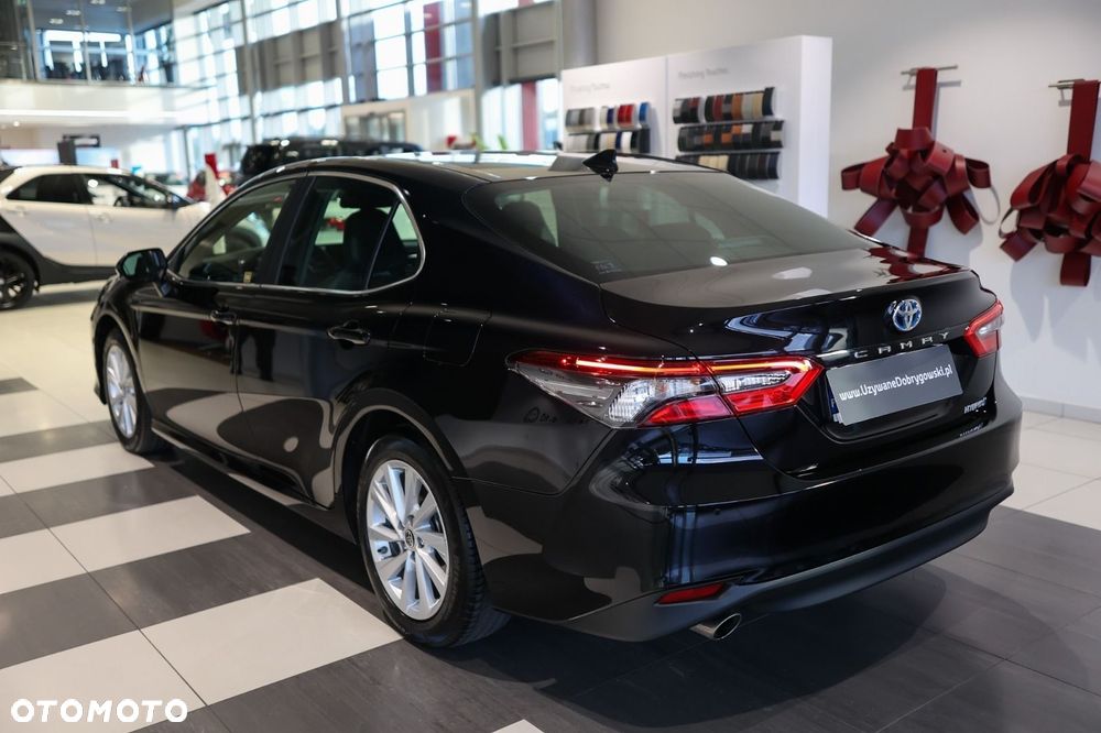 Toyota Camry - 5