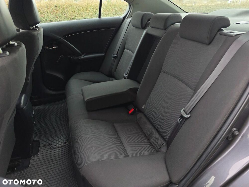 Toyota Avensis 1.6 Luna - 17