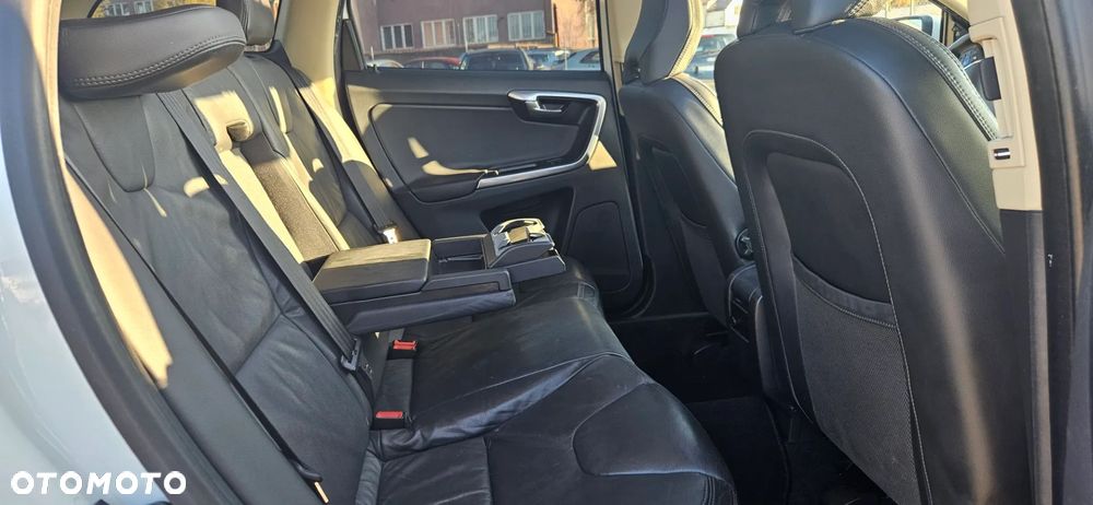 Volvo XC 60 D5 AWD Geartronic Summum - 29