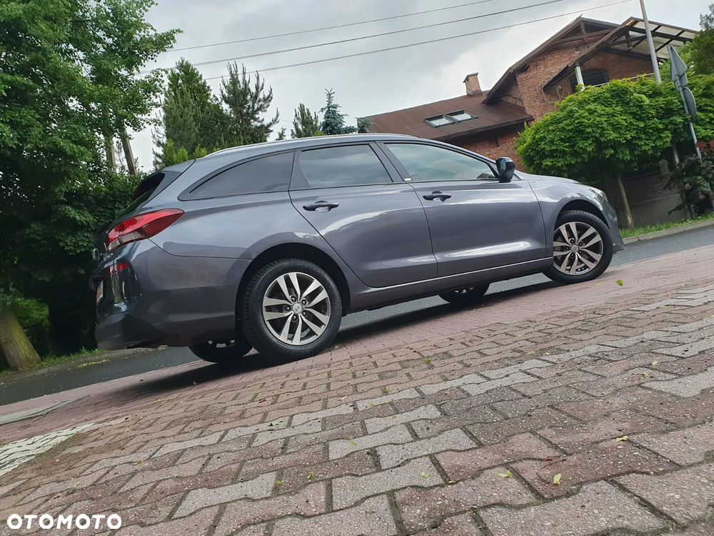 Hyundai i30 blue Kombi 1.4 YES Silver - 7