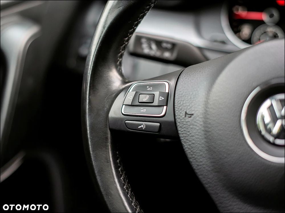 Volkswagen Passat - 21